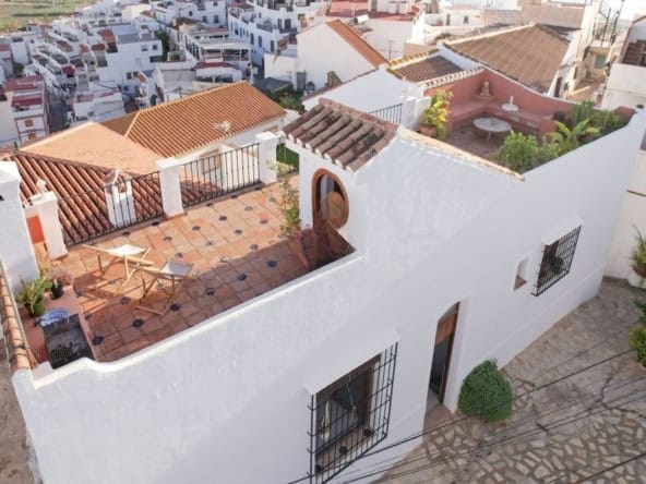 Salbronea Townhouse with Castle View