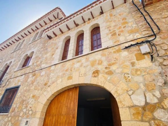 Villanueva de Alcolea property