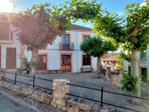Cerezo de Abajo property