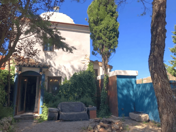 Sacañet property