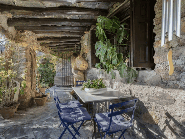 Carataunas property